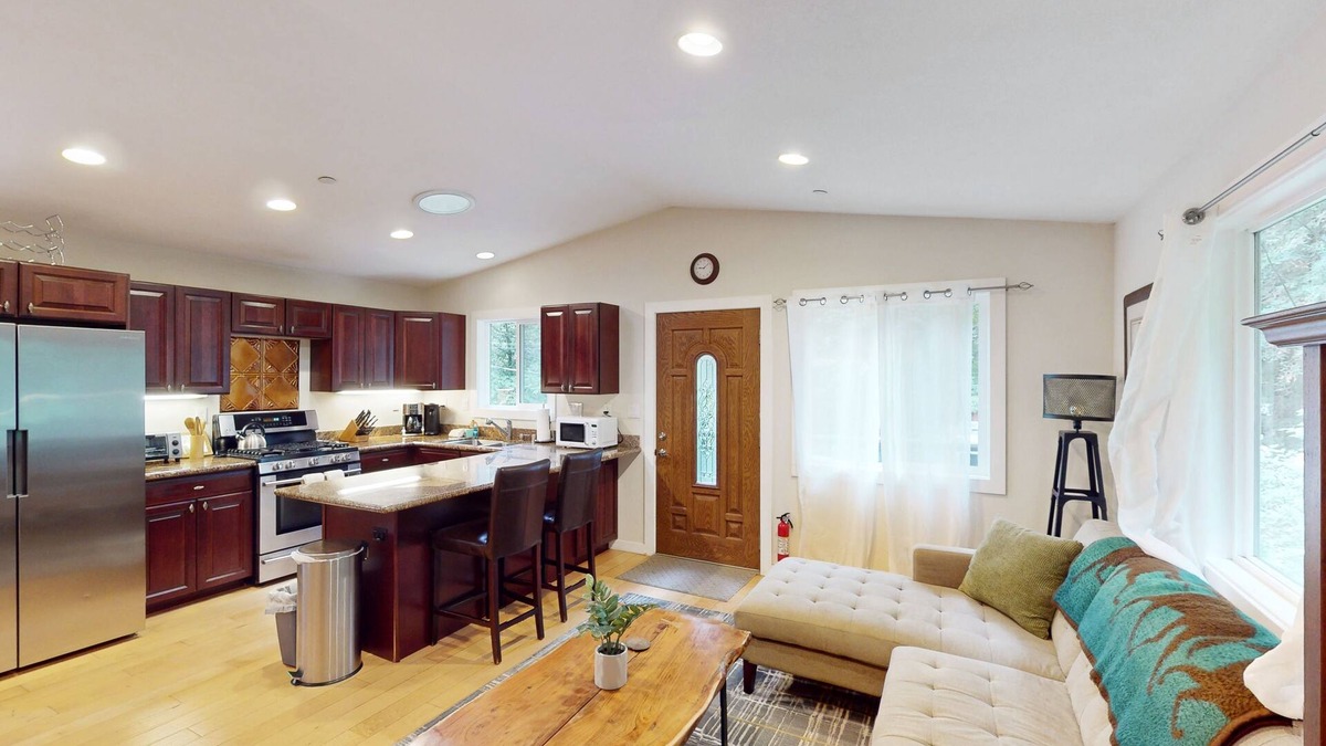 Villa Grande House | Dog-friendly home with a deck, hot tub, washer/dryer - golf nearby