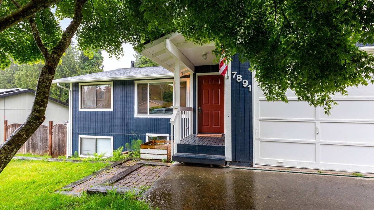 Clinton House | Dog-friendly home with a yard, washer/dryer, partial AC - near attractions