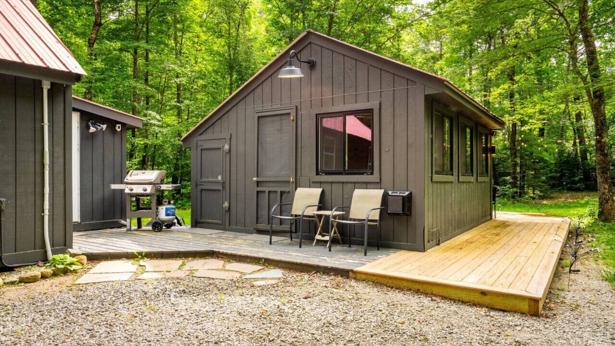 Silver Lake Cabin | Dog Friendly | Hot Tub | Sauna | 10 Min to Conway
