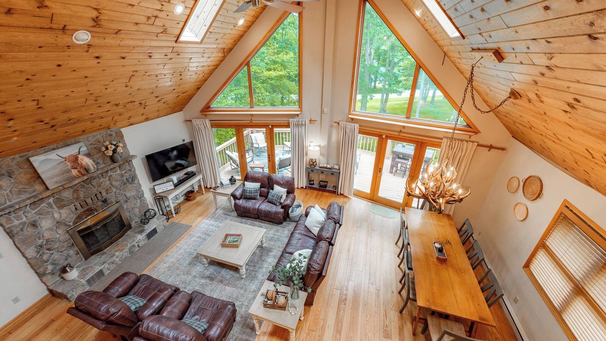 Blakeslee House | Dog Friendly Lake Home w/Easy Walk to Dock & Pool