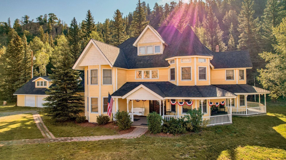 South Fork House | Dog-friendly mansion with antique decor, WiFi, and gas fireplace - near skiing