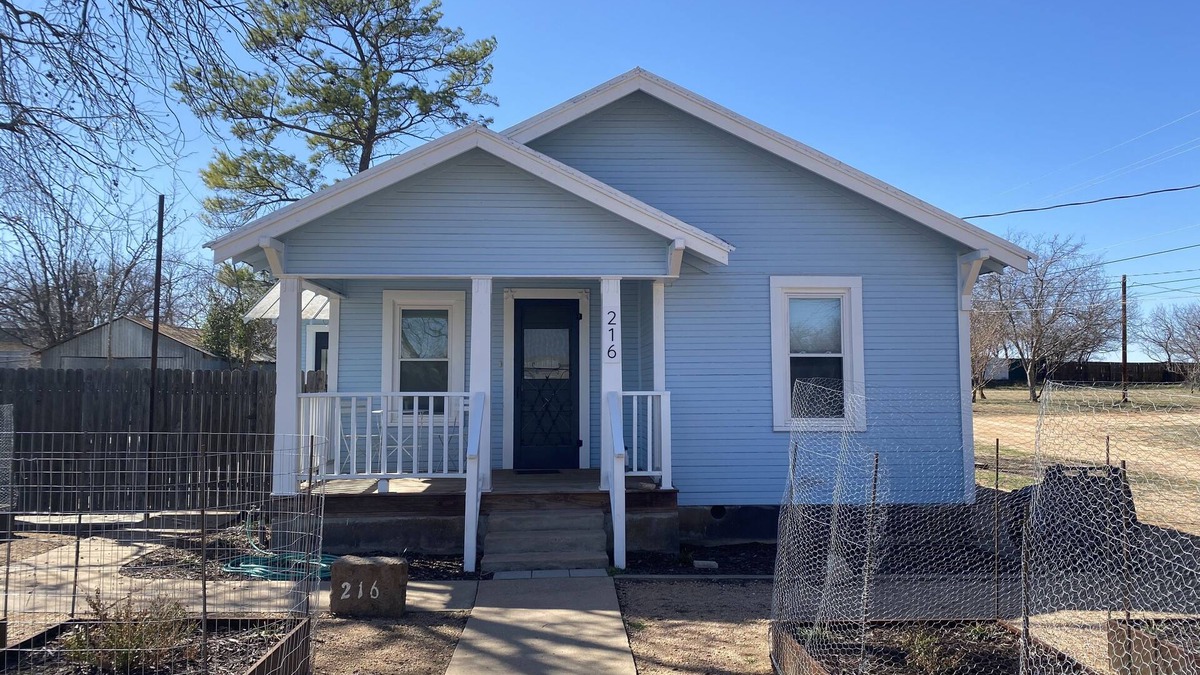 Mason House | Dog friendly NON SMOKING Cottage 1 block from Town Square