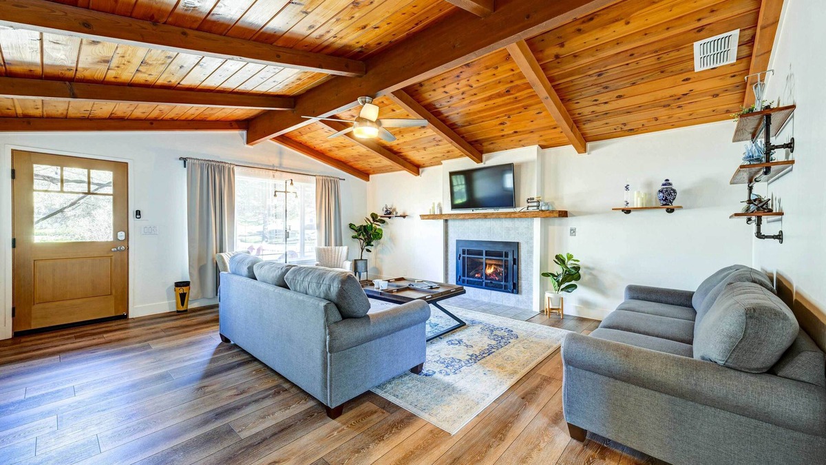 Oakhurst Cottage | Dog-friendly Oakhurst Home: Walk to Downtown!