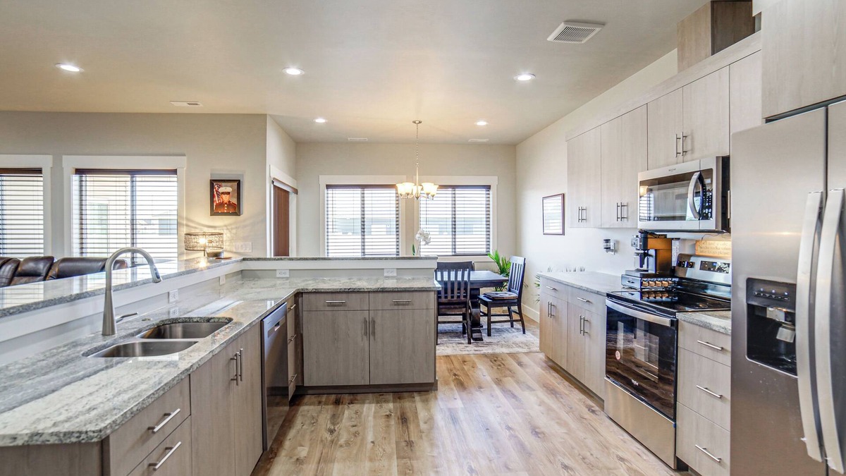 Shelley House | Dog-Friendly Shelley Townhome w/Private Hot Tub!