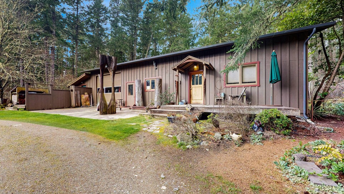 Eastsound Apartment | Dog-friendly studio w/kitchenette, WiFi, yard & fire pit