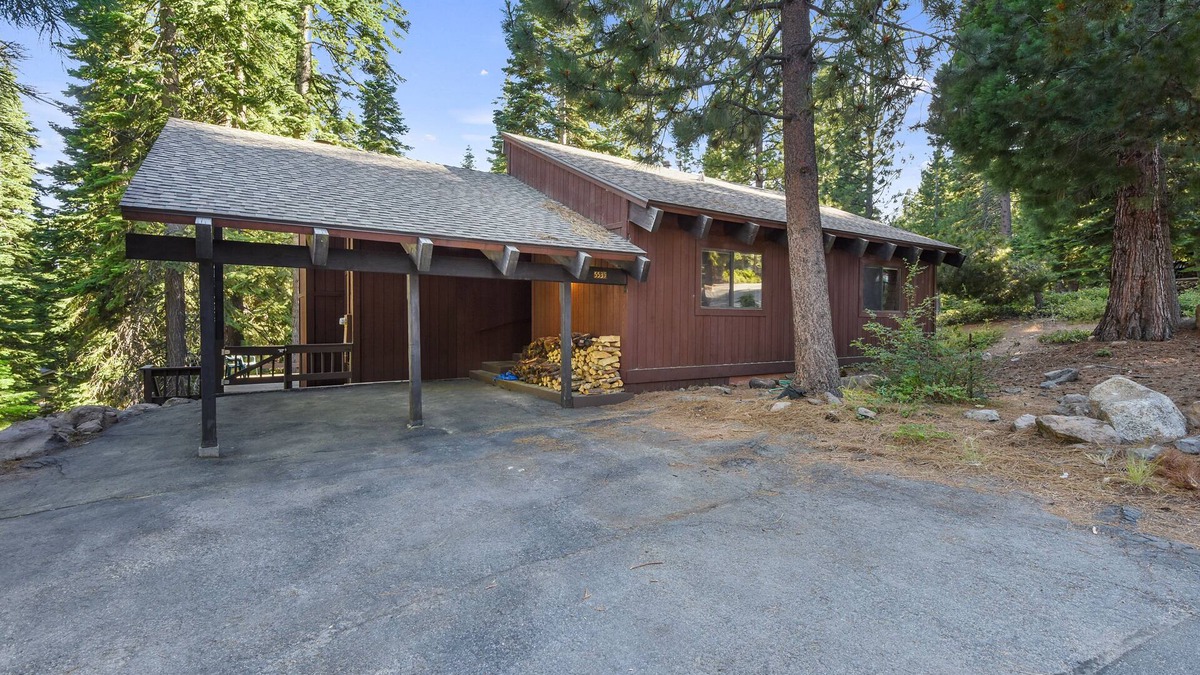 Carnelian Bay House | Dog-Friendly, Updated Cabin, Sleeps 8, Lake & Ski