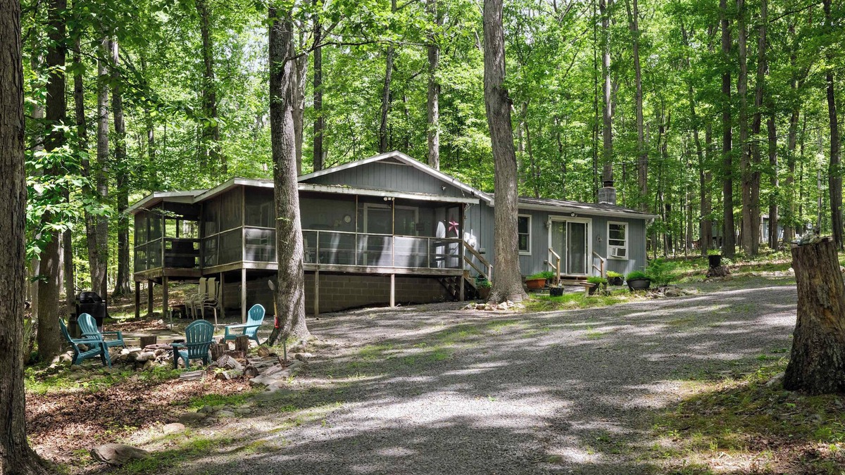 Great Cacapon Ski Chalet | Dog-Friendly w Hot Tub, Fire Pit & River Access