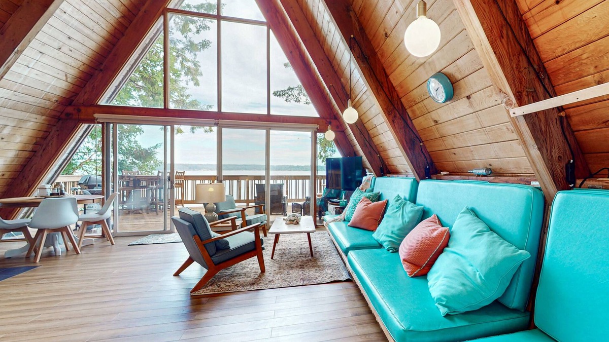 Gig Harbor Cabin | Dog-friendly waterfront escape with expansive deck, gas grill and gorgeous views