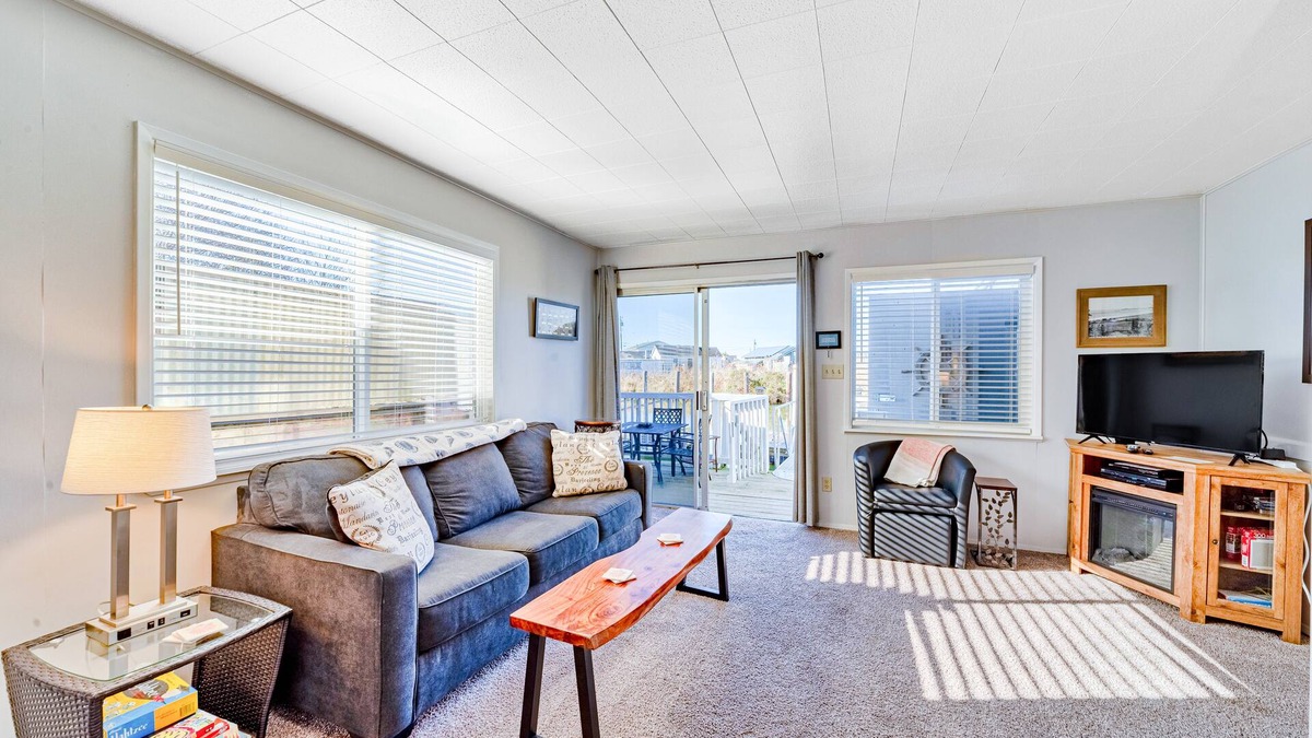 Eureka Cottage | Dog-friendly, Waterfront Cottage w/a Private Deck Overlooking the Canal