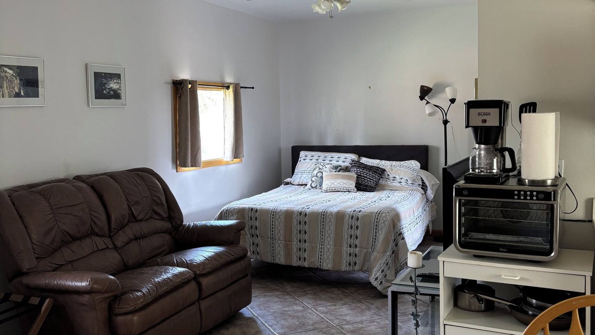 Worland Cabin | Dog friendly with fenced in back yard Peaceful cabin with AC in charming Worland