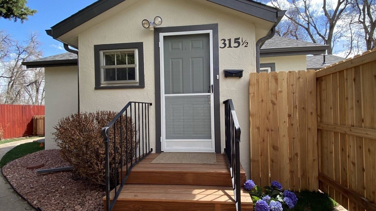 Old Prospect Cottage | Dog Friendly with Private Yard, close to CSU and Old Town