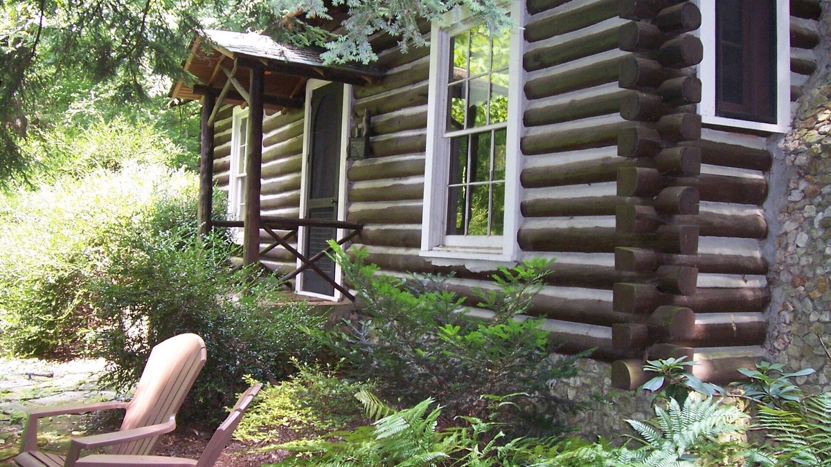 Cleveland Cabin | Dog Trot Cabin: Secluded Retreat at Fletcher Park within city limits.