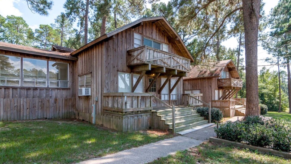 Woden Cabin | Dogwood Cabin at Tall Timbers Retreat