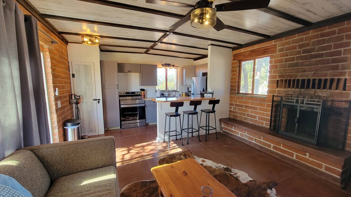 Sonoita House | Dogwood Flats - A cozy guest house in the oak trees!