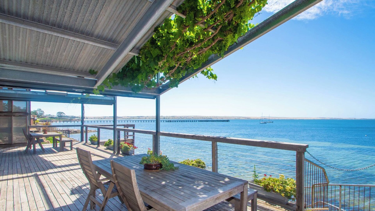 Ripon Apartment | doi's Ocean Front Apartments