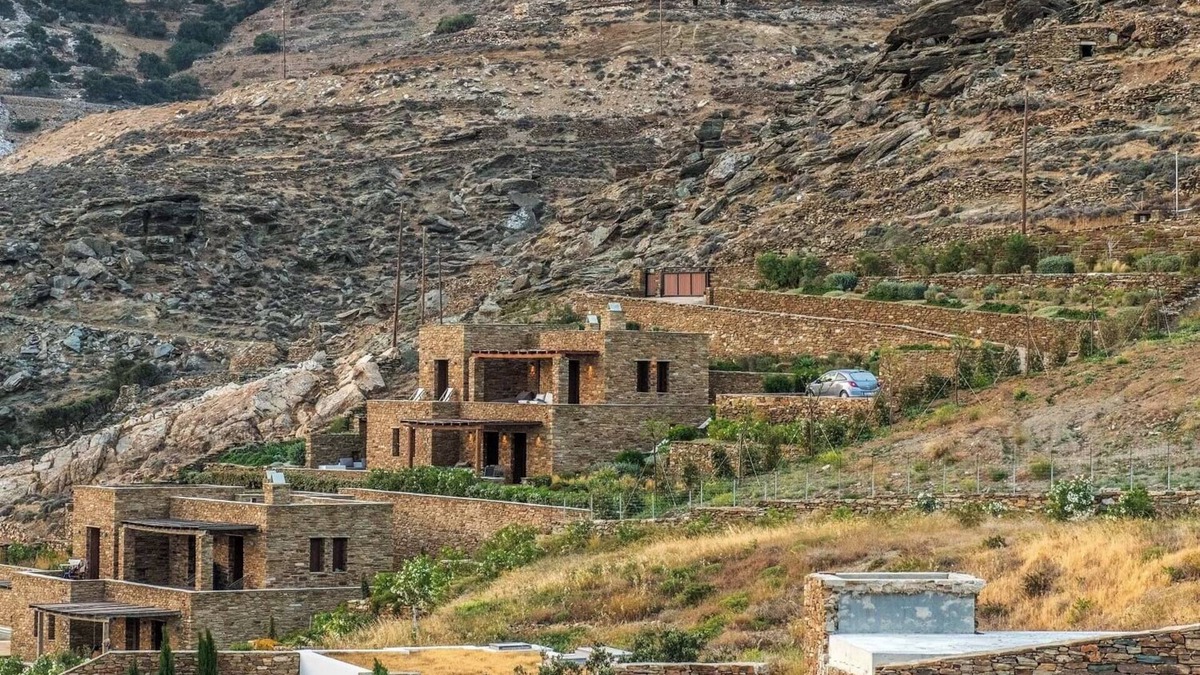 Exomvourgo Villa | Dolce Villa Tinos Kardiani in Stone & Sunset Views