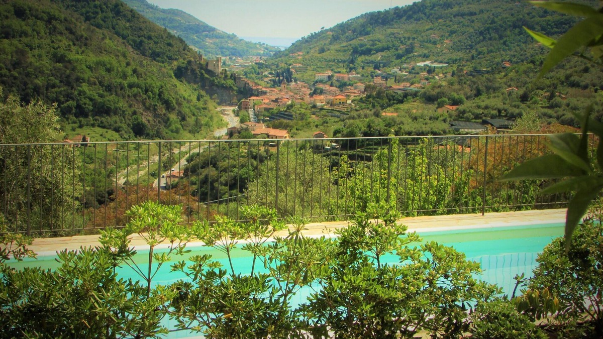 Dolceacqua House | DOLCEACQUA HOLIDAY HOUSE BETWEEN OLIVE OLIVES AND VIEWS TO THE SEA