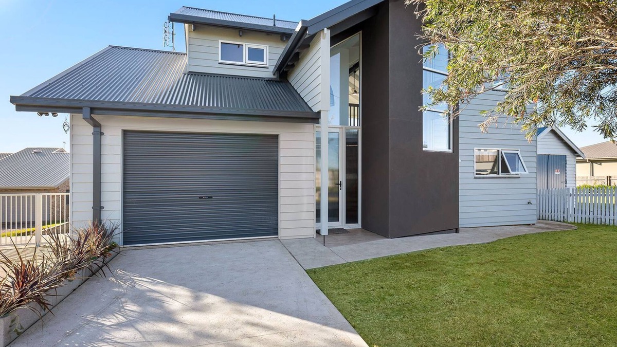 Dalmeny House | Dollini Views - Unit 2 - 14 Jocelyn St, Dalmeny