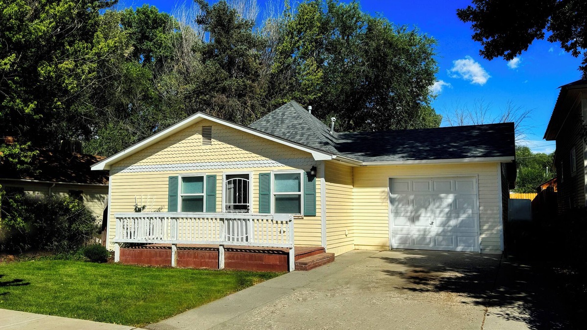 Aztec House | Dolly, Aztec's Adorned Abode - Downtown 3-bedroom with WiFi, privacy & charm