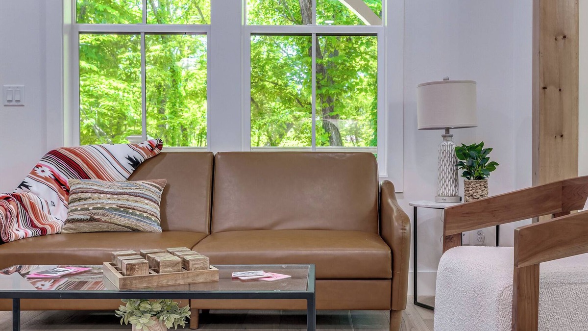 Wheatland House | Dolly's Den at Selah- 3 bed 2 bath Sleeps 7