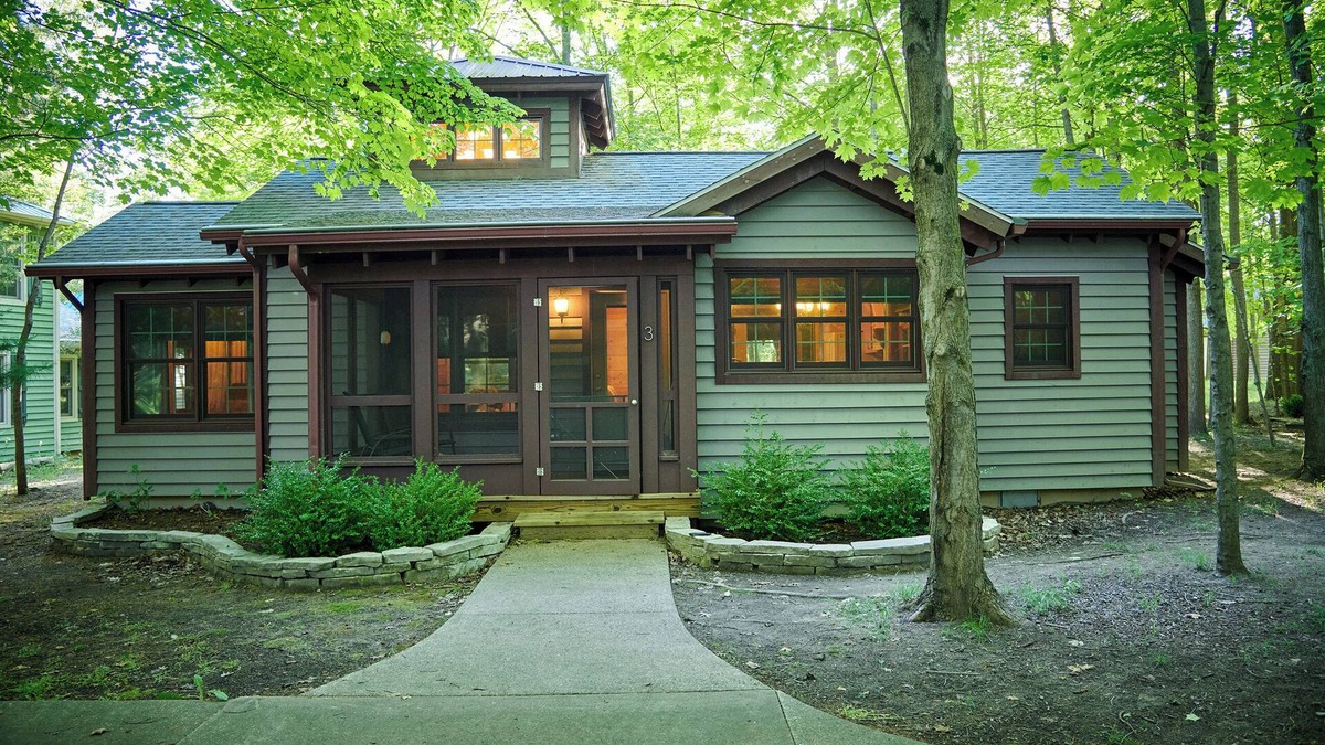 Fennville House | Dollybrook 3 - Community pool - Pet friendly - large groups welcome