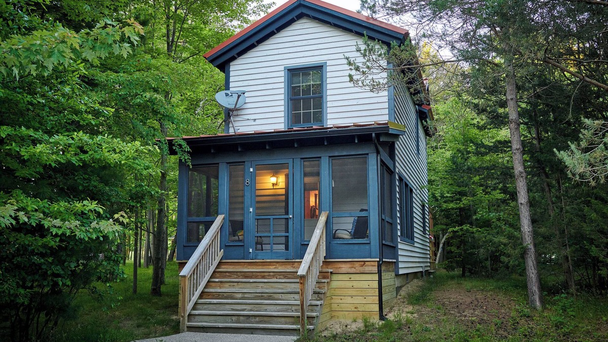 Fennville House | Dollybrook 8 - Pet friendly - Community Pool - Groups welcome