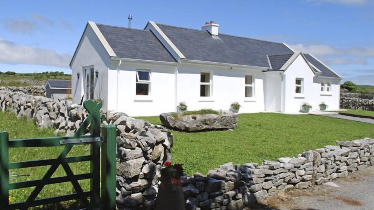 Caherconnell Cottage | DOLMEN COTTAGE, pet friendly in Kilfenora, County Clare