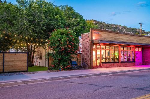 Lewis Hostel | Dolores Bike Hostel