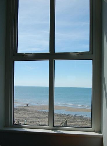 Tywyn House | Dolphin Beach House In Tywyn