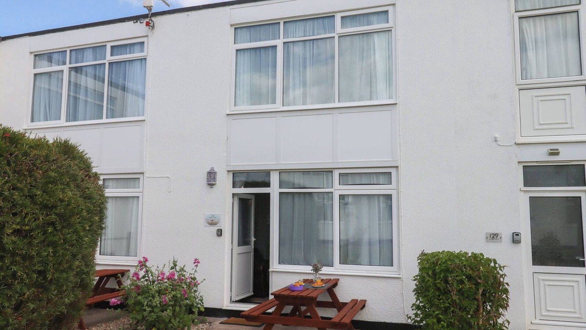 Dawlish Warren Cottage | DOLPHIN CHALET, pet friendly in Dawlish Warren