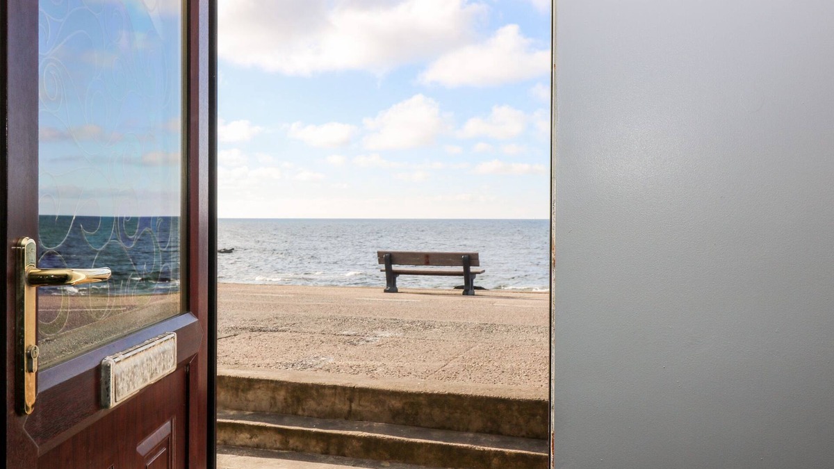 Banff Cottage | Dolphin Cottage