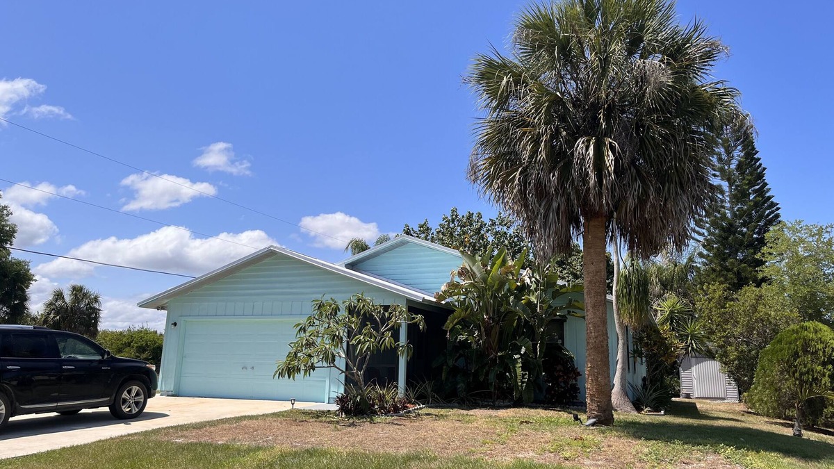 Sebastian Highlands House | Dolphin House