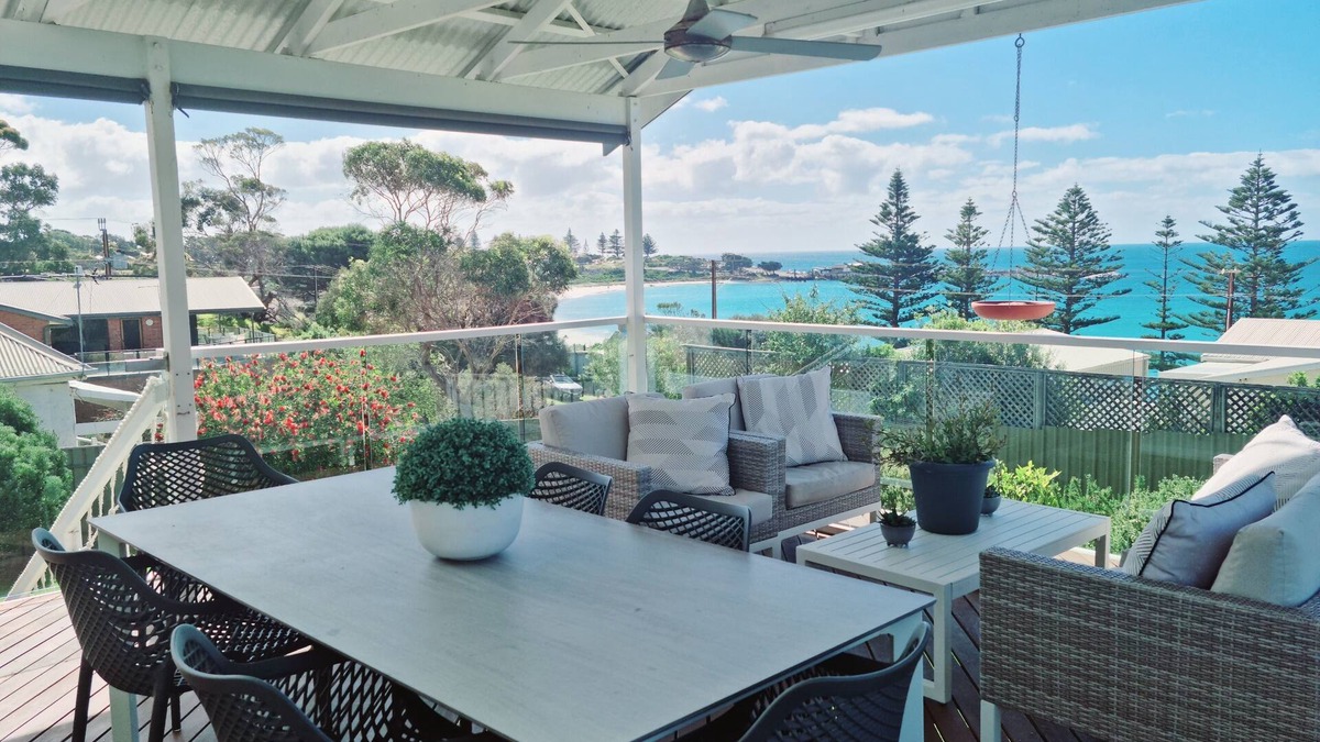 Penneshaw House | Dolphin Lookout - Kangaroo Island