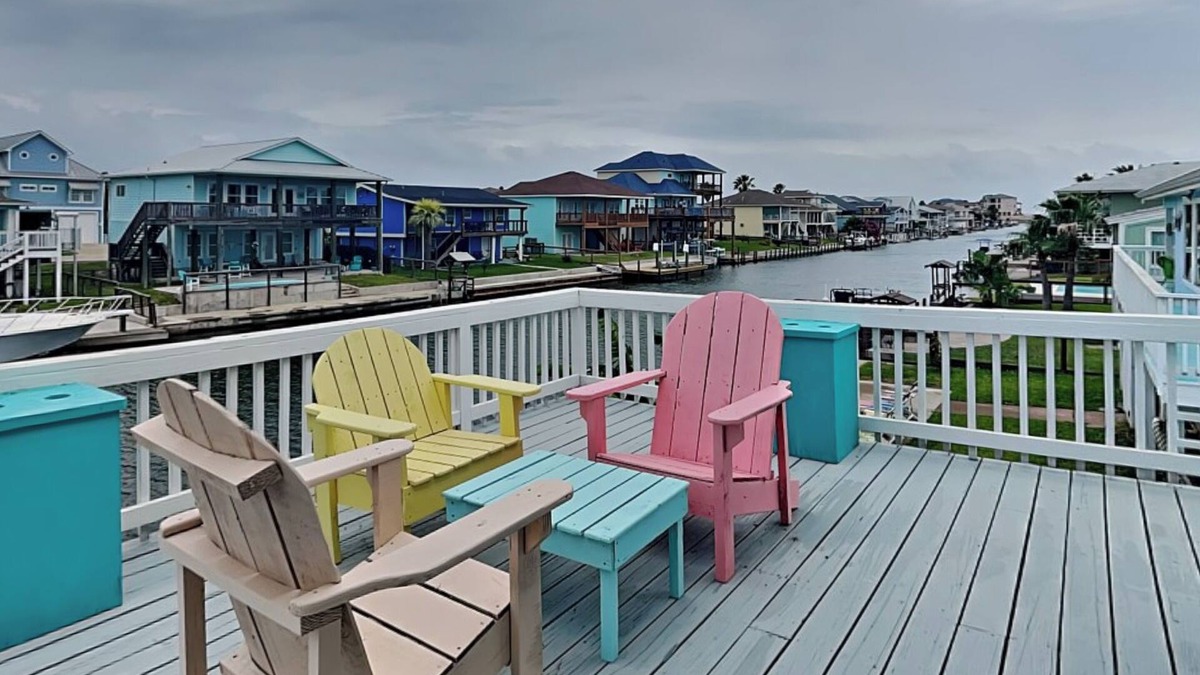 City-by-the Sea House | Dolphin Paradise | Bayfront + Pet Friendly