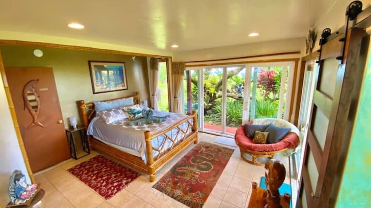 Haiku House | Dolphin Room at Maui Eco Retreat: Ocean Views & Private Waterfall!