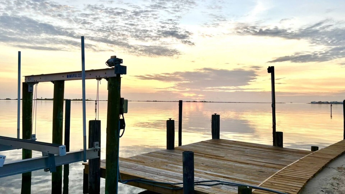 Indian Bay House | Dolphin Watch A - Remodeled - Waterfront Fishing Paradise! Bring your Dog!