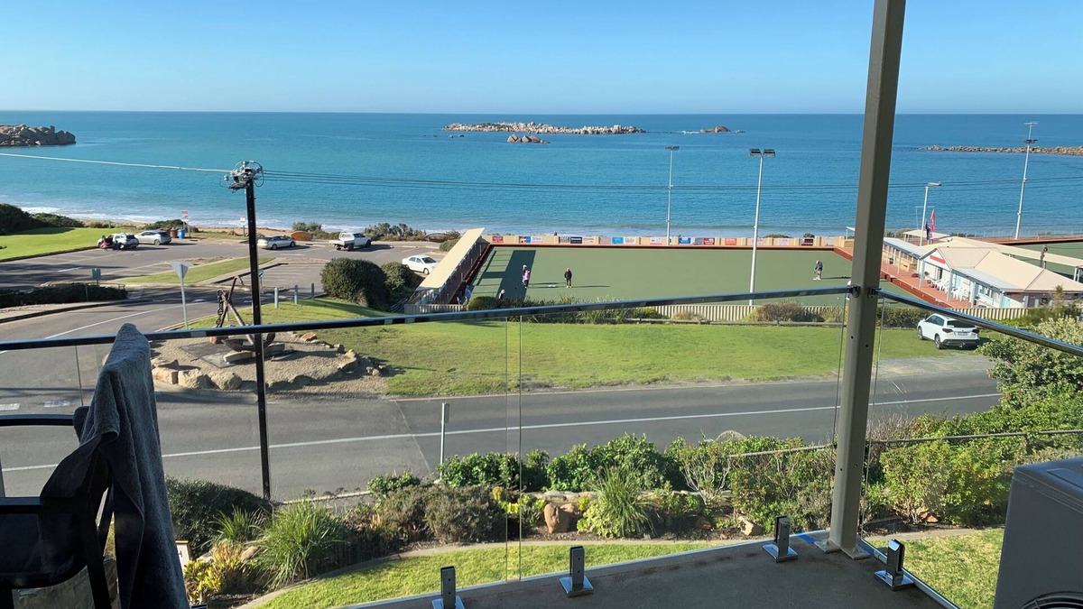 Port Elliot Apartment | Dolphins 7: 'A View To Remember' with Breathtaking Horseshoe Bay Views