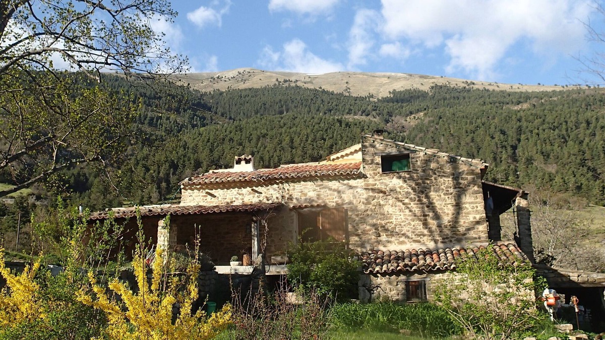 Castellet-les-Sausses Cottage | Domaine du Fâ: "l'école" self-catering cottage with panoramic view