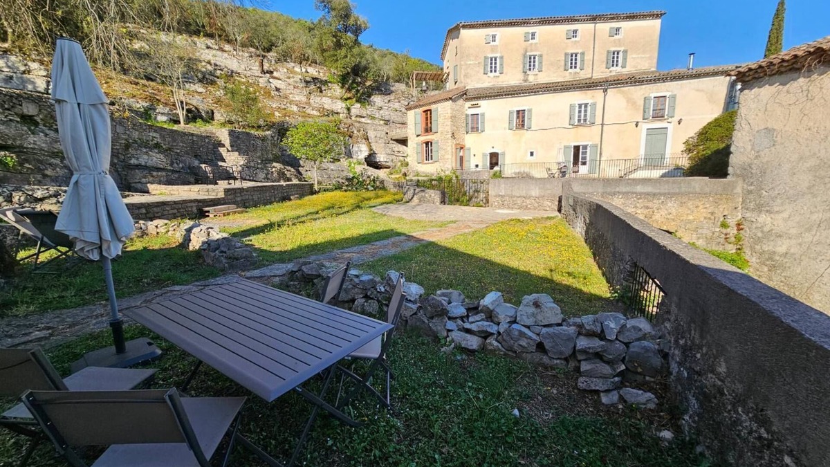 Sauve House | Domaine de Bagard - Gîte le MAZET 45m² 2/6 pers Terrace and garden