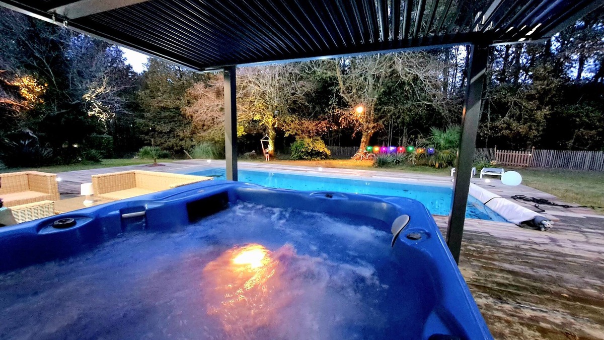 Salles House | Domaine de Cachaou Logis du Pujeau Sauna & Spa Piscine