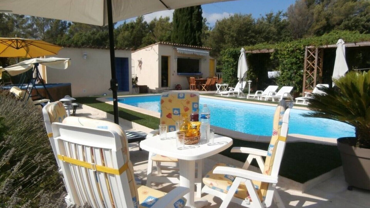 La Motte Apartment | Domaine de Château-Vieux Studio *, swimming pool, jaccuzzi, pétanque, fitness.