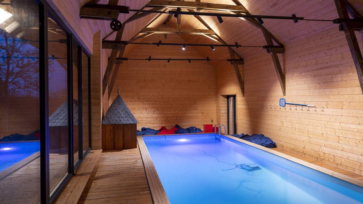 Buzancais House | Domaine de Chaillauroy and its indoor swimming pool in the dream barn