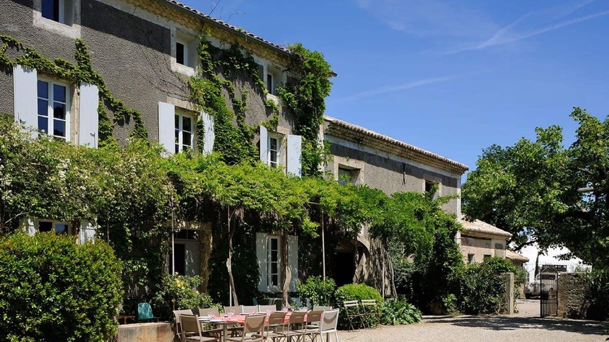 Violes House | Domaine de l'Odylée, in the heart of the vineyards, ideal for family reunions and seminars.