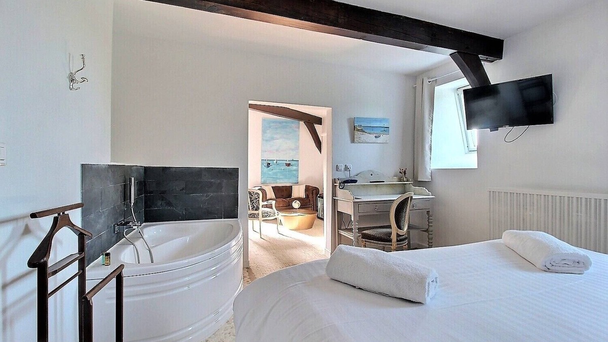 Missillac Hotel | Domaine de La Briandais, a place of electromagnetic sobriety