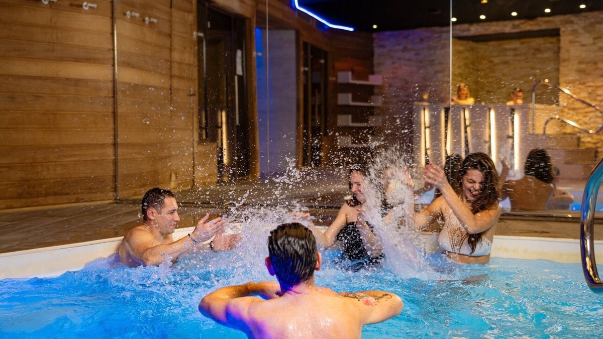 Rouilly-Sacey Hotel | Domaine de la Forêt d’Orient, Logis Hôtel, Restaurant, Spa & Golf