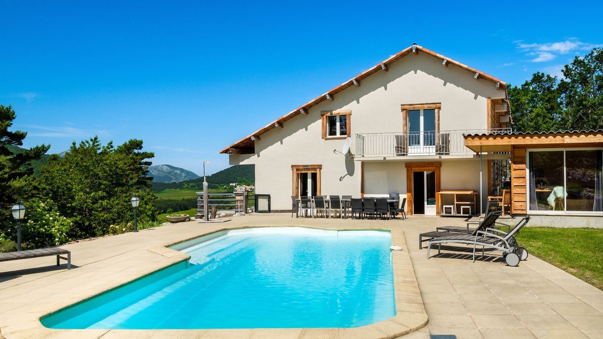 Caille House | Domaine de la plaine with Pool & Garden