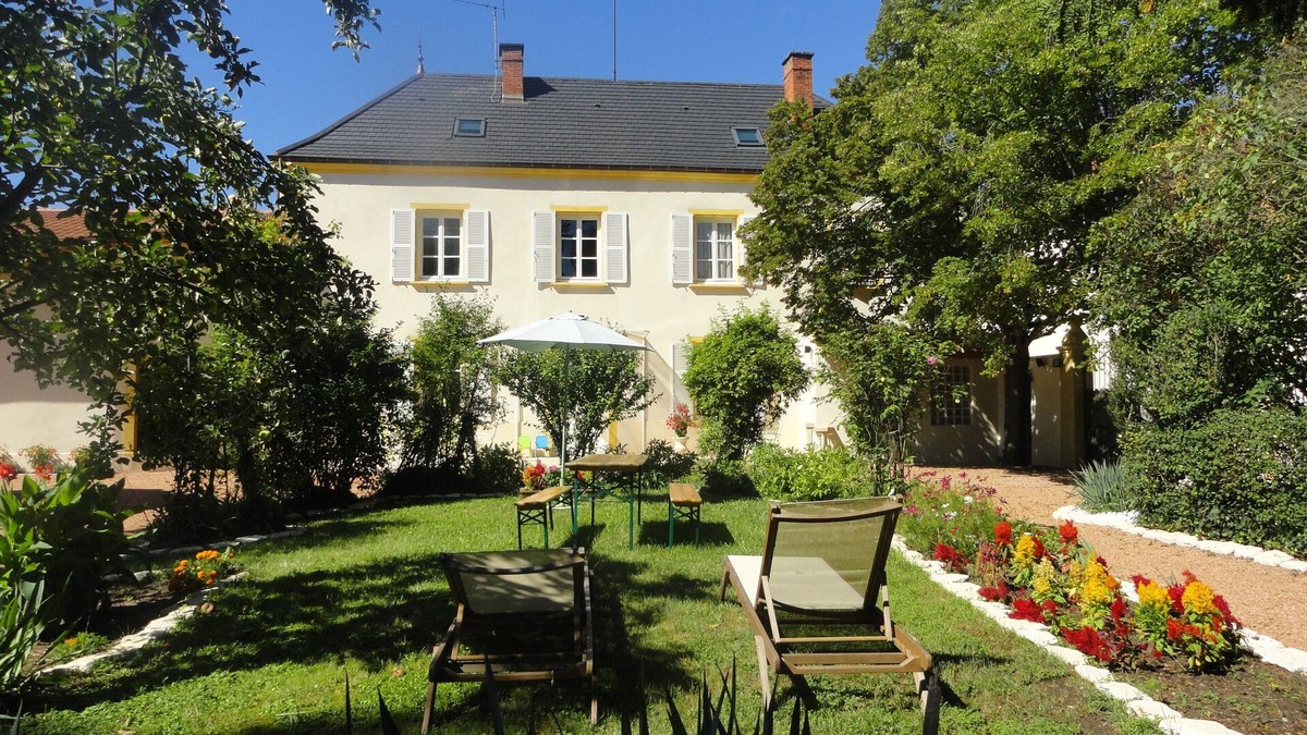 Pouilly-les-Nonains House | Domaine de Saint-Martin, in enclosed park with trees of 1 hectare (42155 Pouilly).