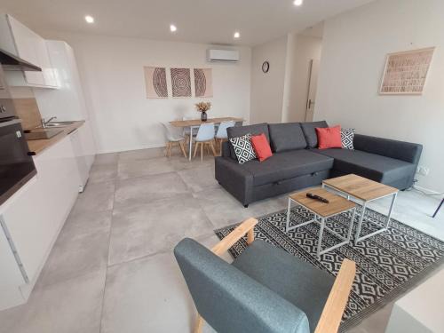 Fontaines-d'Ozillac Apartment | Domaine de Zely