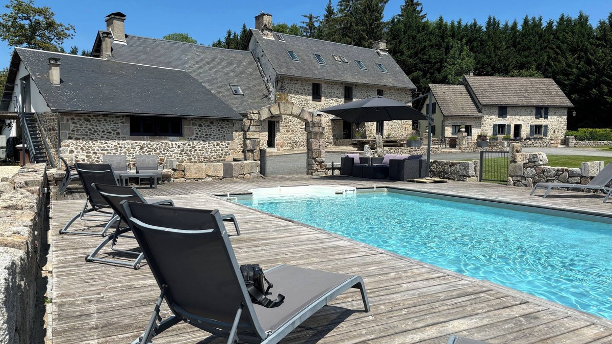 Sornac Villa | Domaine des Annouillards with swimming pool and ponds!