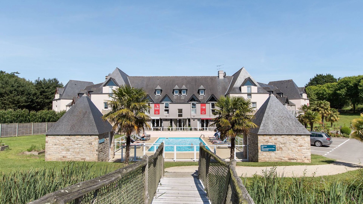 Epiniac Hotel | Domaine Des Ormes